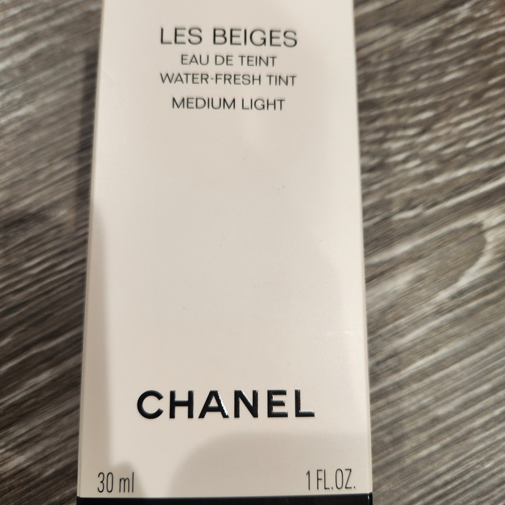 Chanel Les Beiges Water-Fresh Tint - Medium Light (Beige) - Picture 10 of 11